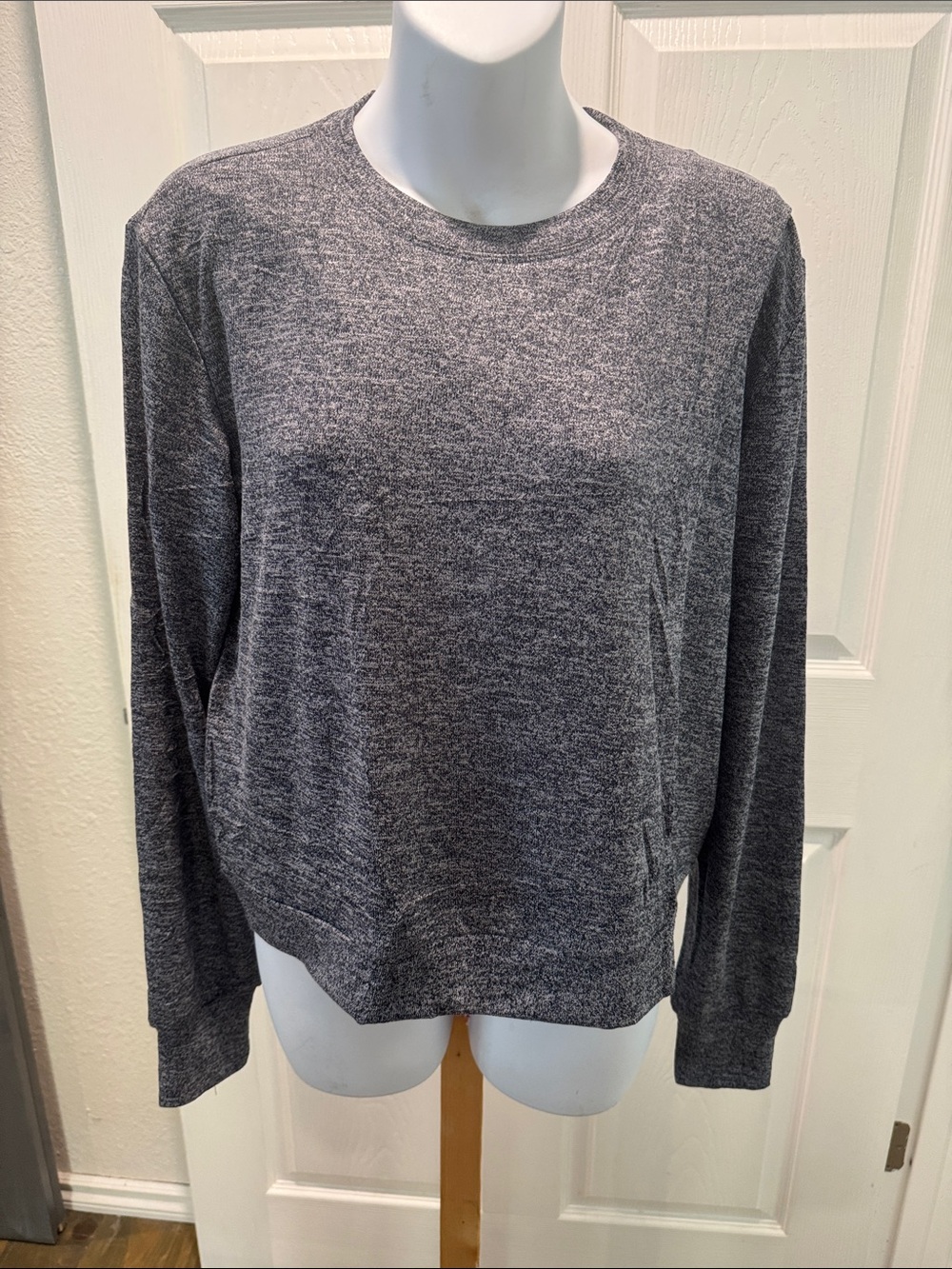 Women’s Crewneck Long-Sleeve Sweater - Gray